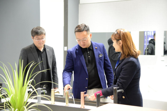 董璇助力名匠家装22周年庆典 携手惠达卫浴共启新篇章449