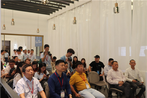 持续关注产品智能创新发展！金柏丽雅携四款跨界智能新品亮相上海厨卫展 