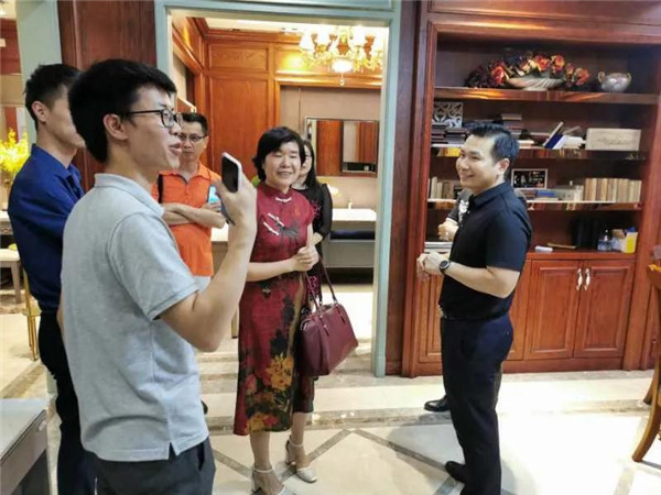 梅州商会领导莅临米洛斯营销中心展厅参观指导